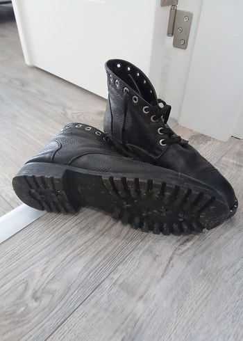 40 Beden Siyah Deri Kadın Bot