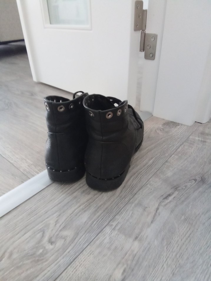 Siyah Deri Kadın Bot - Görsel 4