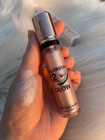  Beden Huda Beauty Aydınlatıcı