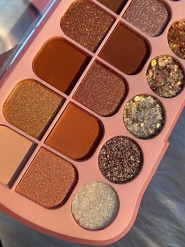Revolution Glitter far paleti