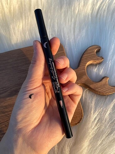 Hilal baskılı eyeliner