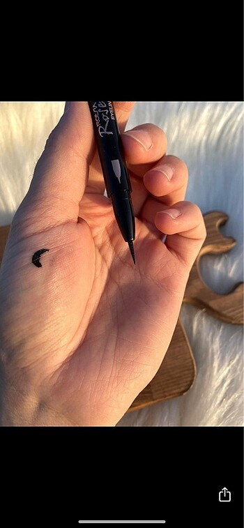 Hilal baskılı eyeliner