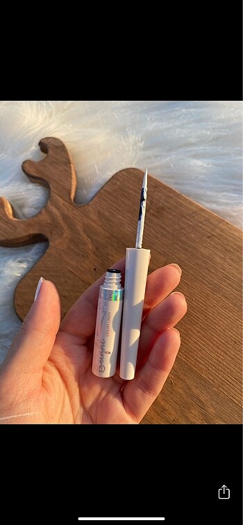  Beden Beyaz eyeliner