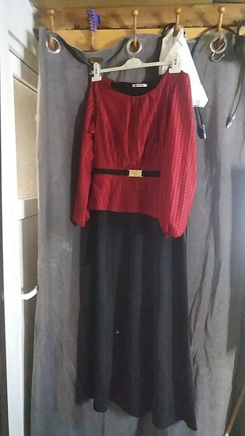 Kadın kırmızı siyah uzun tesettür elbise