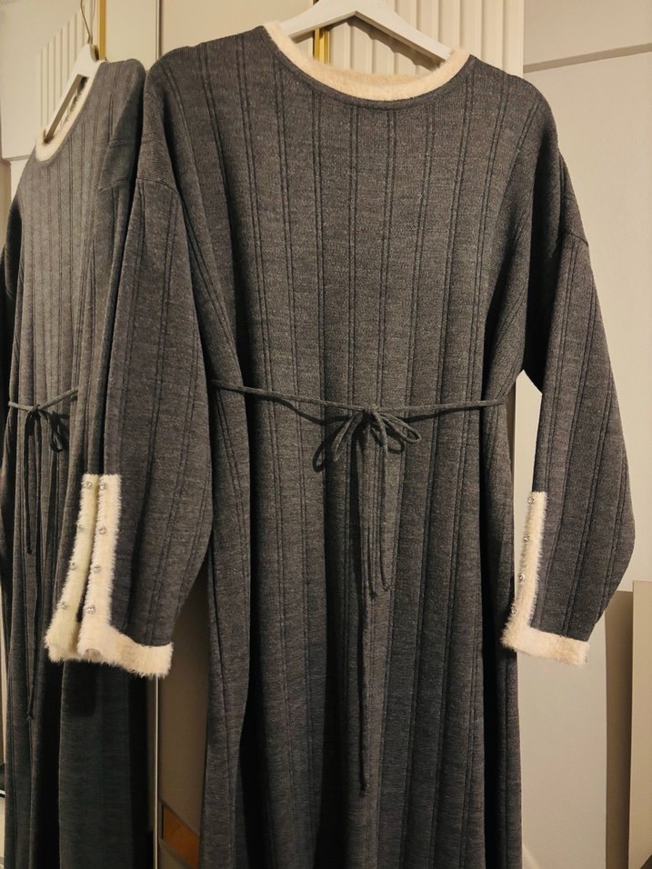 Gri Uzun Kollu Boğazlı Triko Elbise - Görsel 3