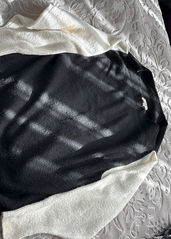 Dökümlü iki renkli kazak - Görsel 3