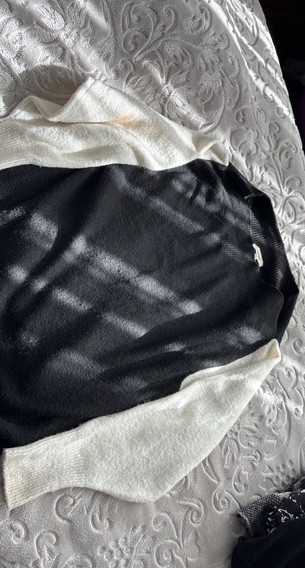 Dökümlü iki renkli kazak - Görsel 3