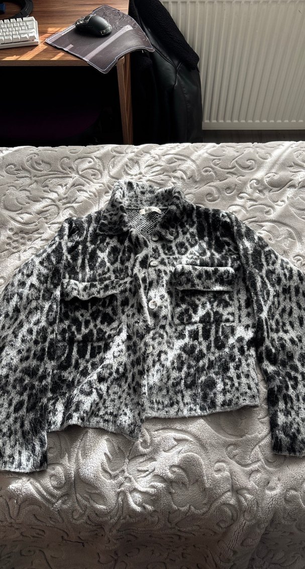 gri leopar desenli hırka - Görsel 2