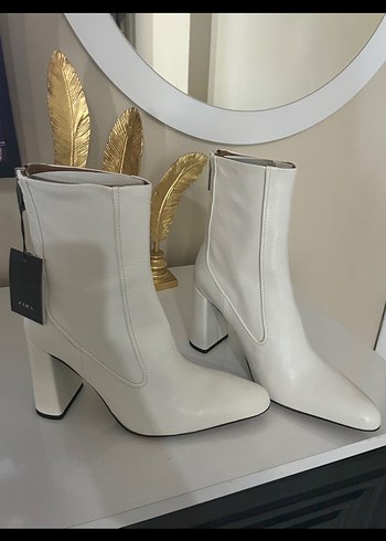Zara Düz Beyaz Deri Fermuarlı Kadın Bot