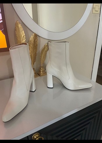 Zara Zara Düz Beyaz Deri Fermuarlı Kadın Bot