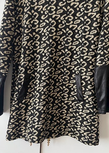 Kürk Detaylı Siyah Yılan Desenli Triko Elbise - Görsel 4