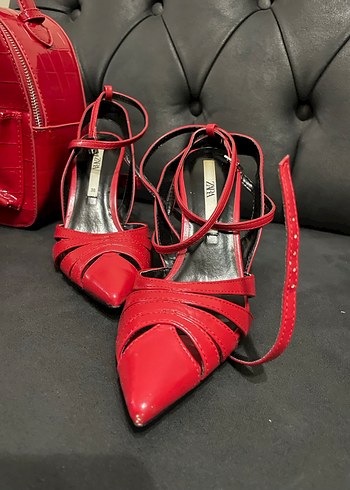 Kırmızı Deri Stiletto ve Sırt Çantası Seti - Görsel 2