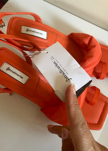 Stradivarius Stradivarius turuncuTokalı Blok Topuklu Kadın Sandalet