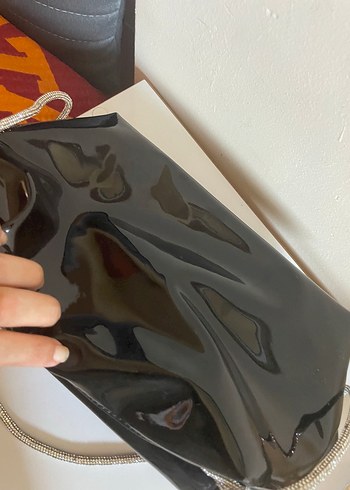 Zara Siyah Deri Nakışlı Fiyonklu Gotik Çanta