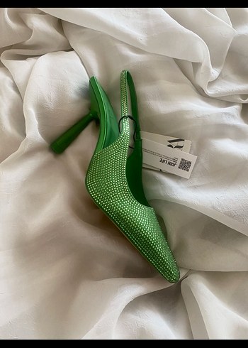 Zara Yeşil Taşlı İnce Topuklu Kadın Ayakkabı