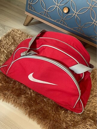 Nike valiz