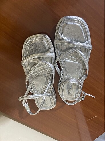 Gümüş sandalet zara
