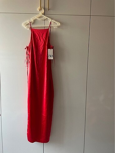 Zara saten ipek kırmızı elbise