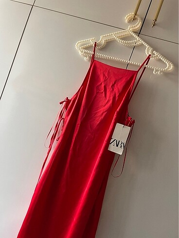 Zara Zara saten ipek kırmızı elbise