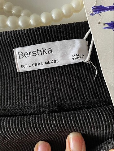 l Beden siyah Renk Bershka paça detaylı Tayt