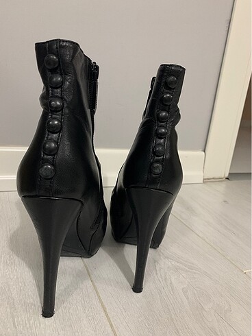 37 Beden Ninewest siyah bot