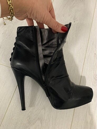 37 Beden siyah Renk Ninewest siyah bot