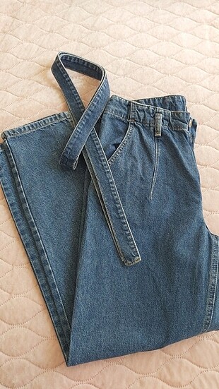 Beli kuşaklı mom jeans