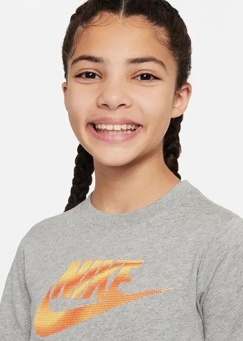 Nike Sportswear Core Brandmark Çocuk Gri T-Shirt - Görsel 3