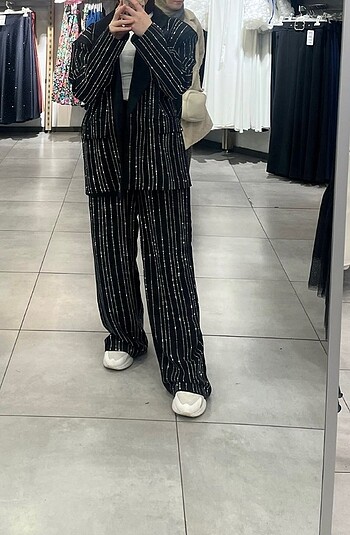 Taşlı blazer takım