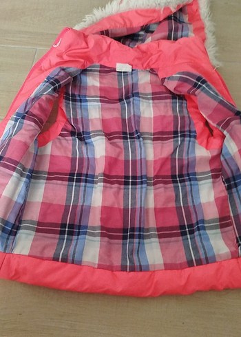 Kız Çocuk Parlak Pembe Kapüşonlu Yelek - Görsel 4