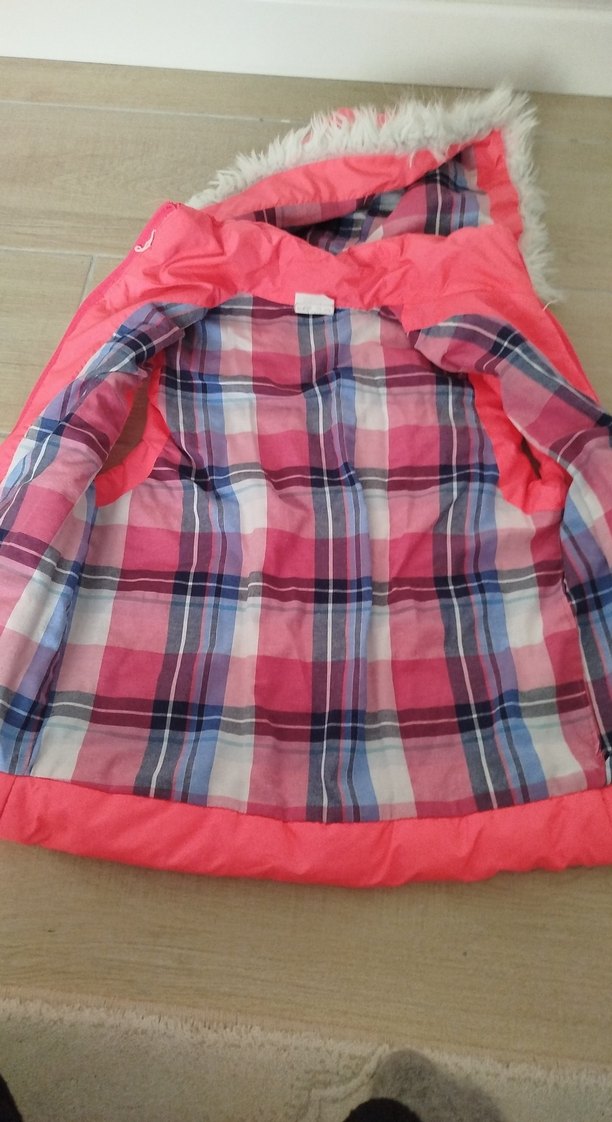 Kız Çocuk Parlak Pembe Kapüşonlu Yelek - Görsel 4