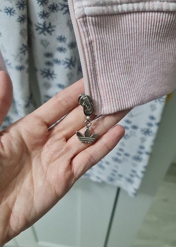 Gri Desenli Sweatpants ve Pembe Kapüşonlu Üst - Görsel 4