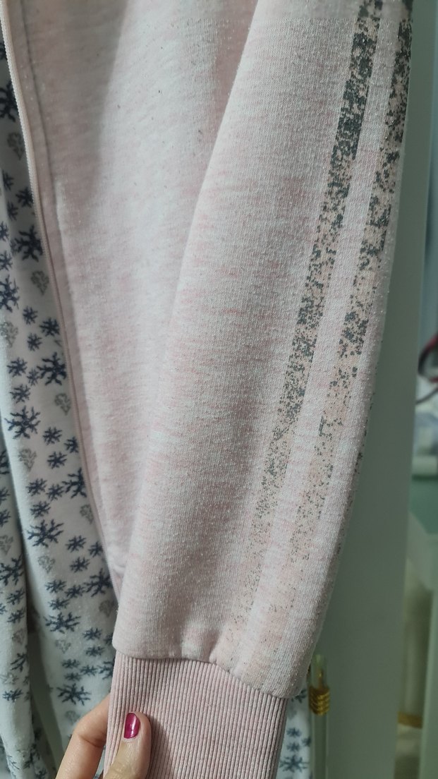 Gri Desenli Sweatpants ve Pembe Kapüşonlu Üst - Görsel 3