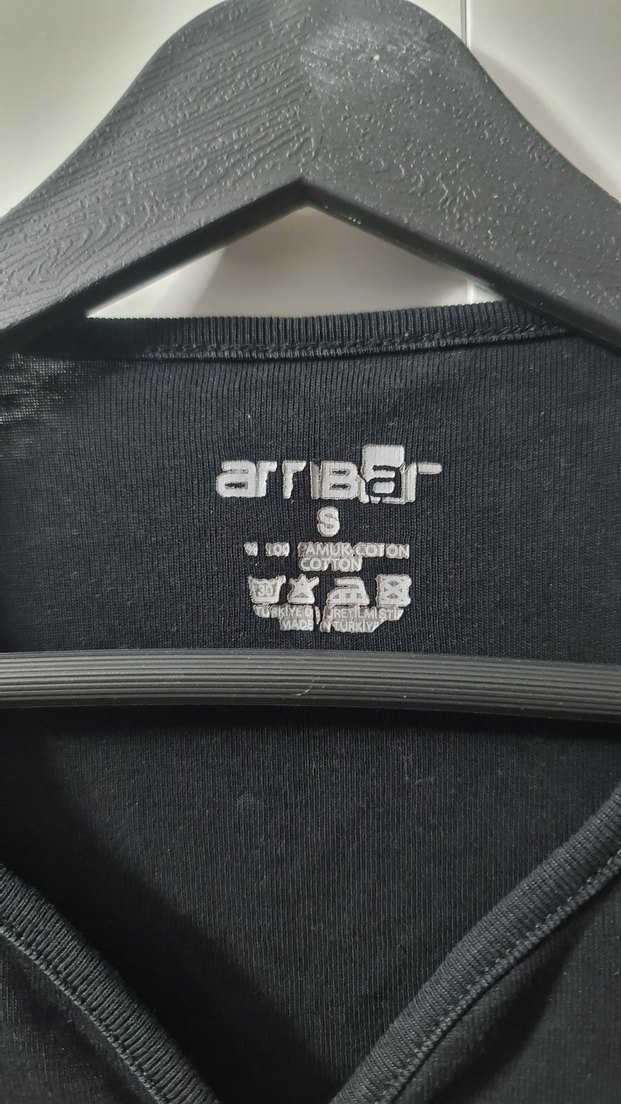 Kısa Kollu V Yaka Siyah Kadın Tişört - Görsel 2