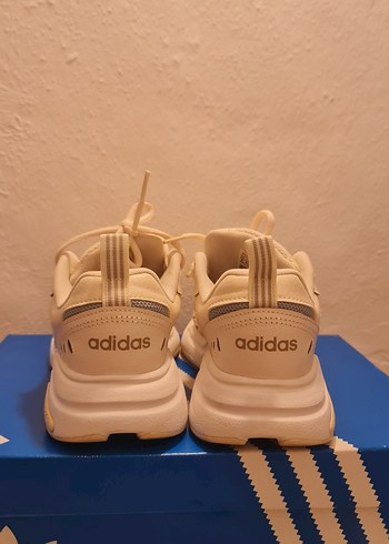 Beyaz Adidas Kadın Spor Ayakkabi - Görsel 2