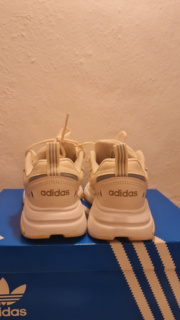 Beyaz Adidas Kadın Spor Ayakkabi - Görsel 2