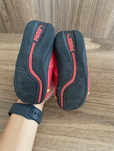 21 Beden kırmızı Renk Puma ferrari