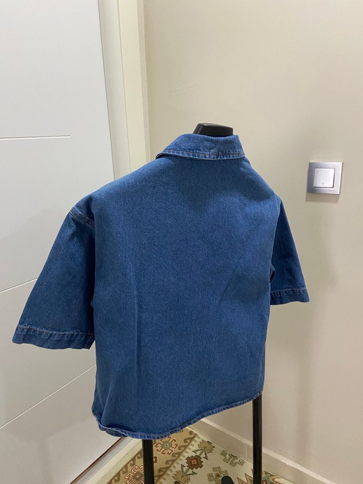 Düğmeli Kısa Kollu Mavi Denim Ceket - Görsel 3