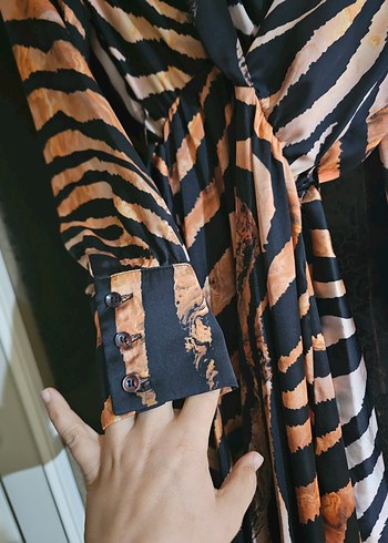 Zebra Desenli Uzun Kahverengi Elbise - Görsel 3