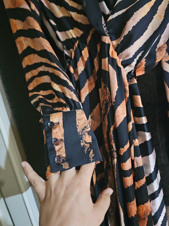 Zebra Desenli Uzun Kahverengi Elbise - Görsel 3