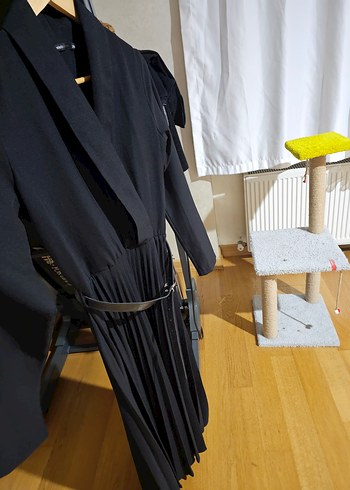 Uzun Siyah Pliseli Kadın Elbise - Görsel 4