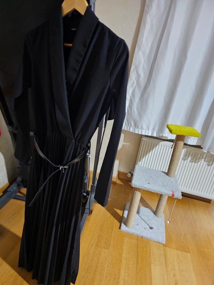 Uzun Siyah Pliseli Kadın Elbise - Görsel 3