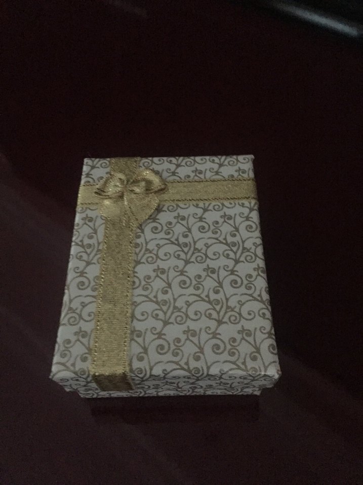 Altın Kurdeleli Hediye Kutusu - Görsel 2