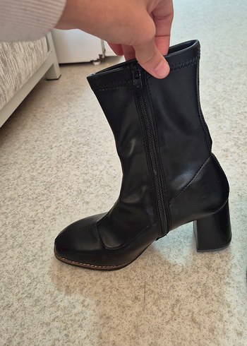 Küt burun siyah streç topuklu deri bot - Görsel 3