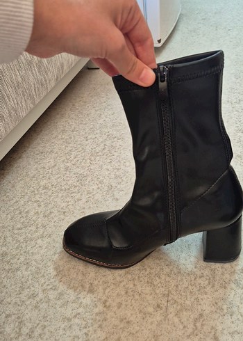 Küt burun siyah streç topuklu deri bot - Görsel 2