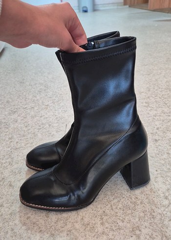 Küt burun siyah streç topuklu deri bot - Görsel 4