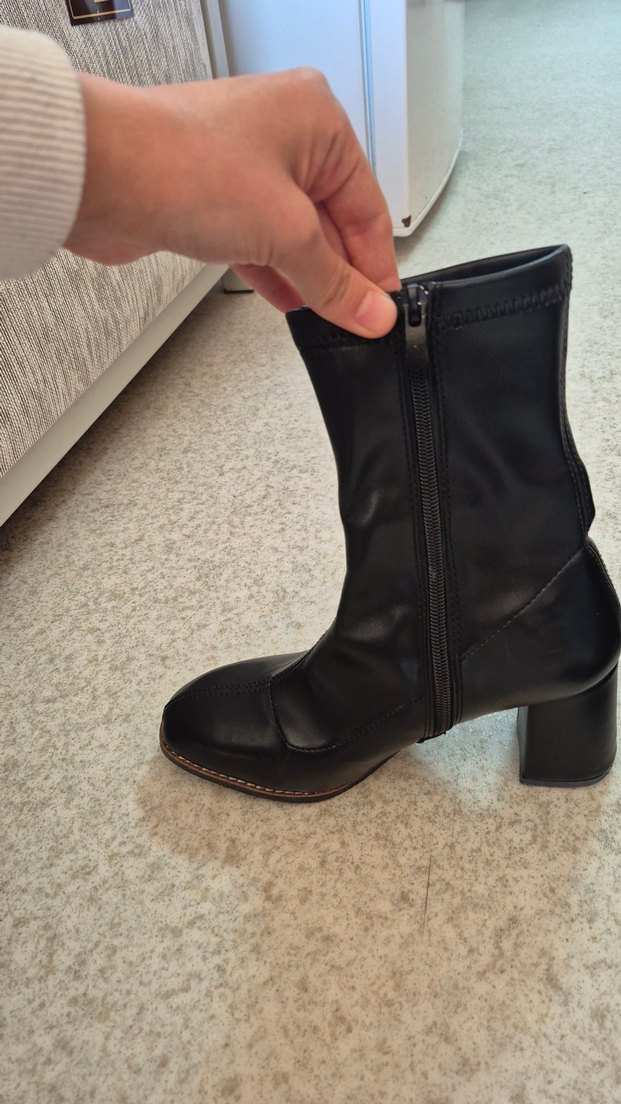 Küt burun siyah streç topuklu deri bot - Görsel 2