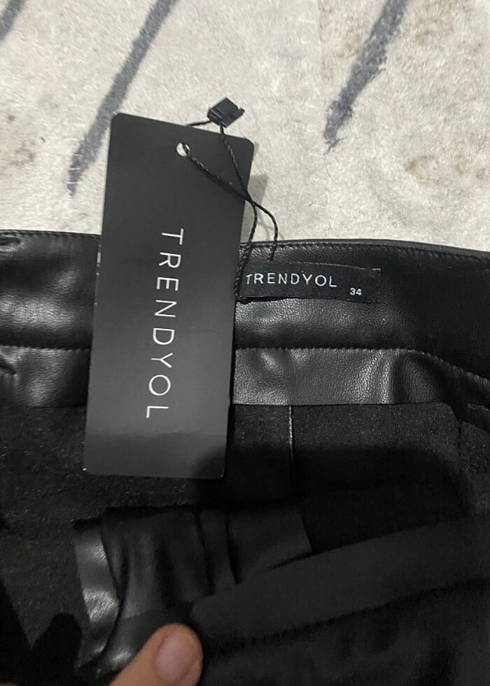 Siyah deri şort - Görsel 2