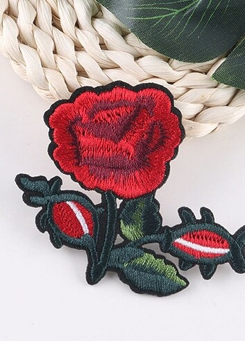 KIRMIZI GÜL NAKIŞ PATCH 