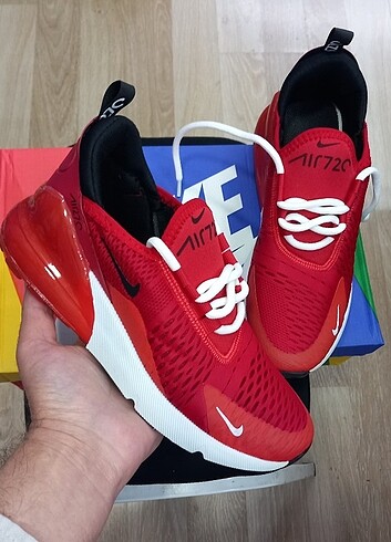 AIR MAX 270